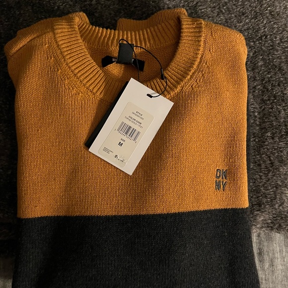 DKNY sweater good and navy (new with tags) - Picture 2 of 2